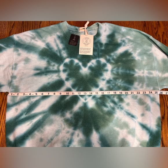 Urban Renewal Green Tie Dye Heart sweatshirt - Picture 7 of 12